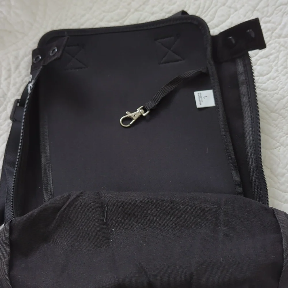 Black and White Bow Print Pet Carrier